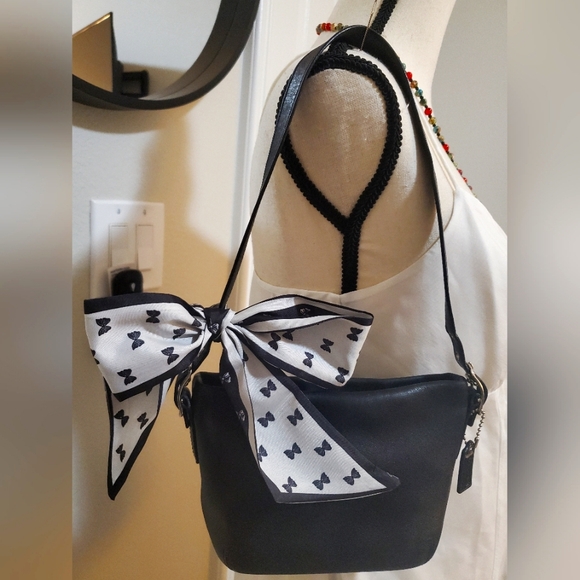 Coach Handbags - COACH VINTAGE LEATHER MINI DEMI HOBO BAGUETTE BAG IN EXCELLENT CONDITION!